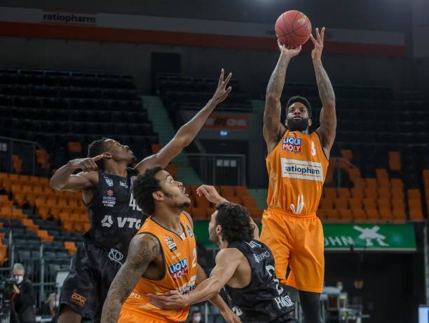 通过埃芬博 通过埃芬博